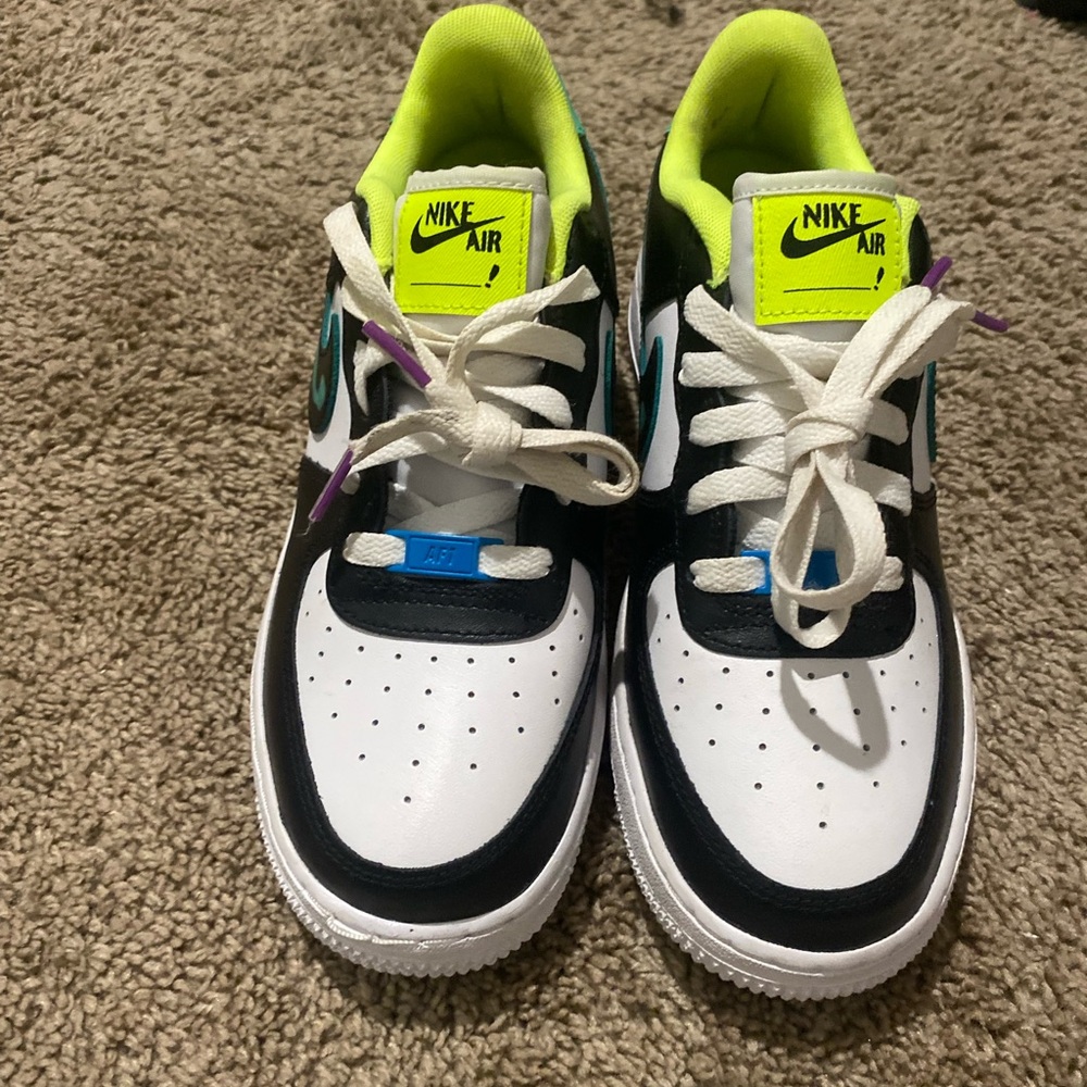 NIKE AIR FORCE 1